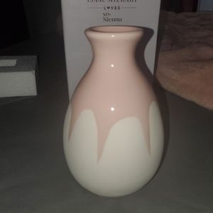 Isaac mizrahi vase